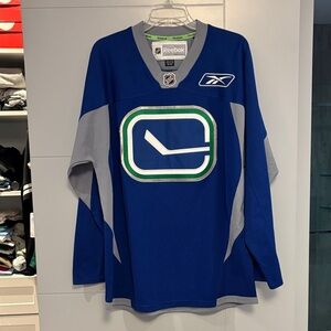 Reebok autographed Vancouver Canucks Logo Jersey Patch